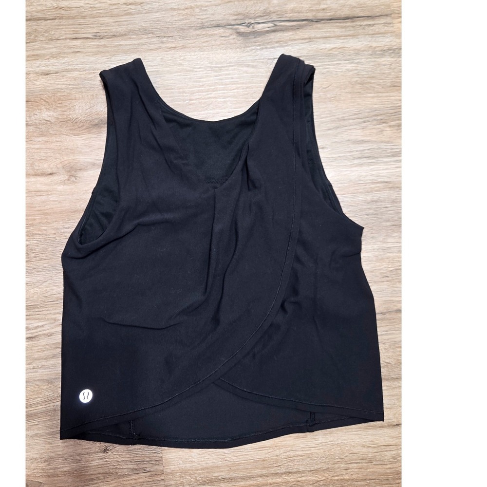 Lululemon size 6 Crop Shelf Bra Tank Top Pleat back